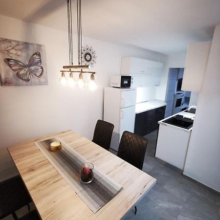 Ema Studio Apartman Karlovac Buitenkant foto