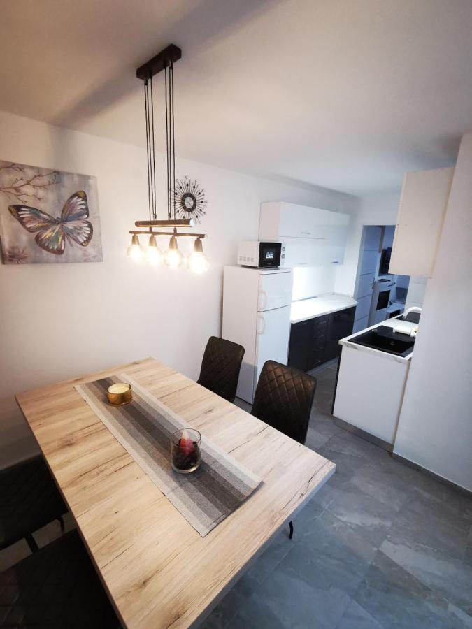 Ema Studio Apartman Karlovac Buitenkant foto