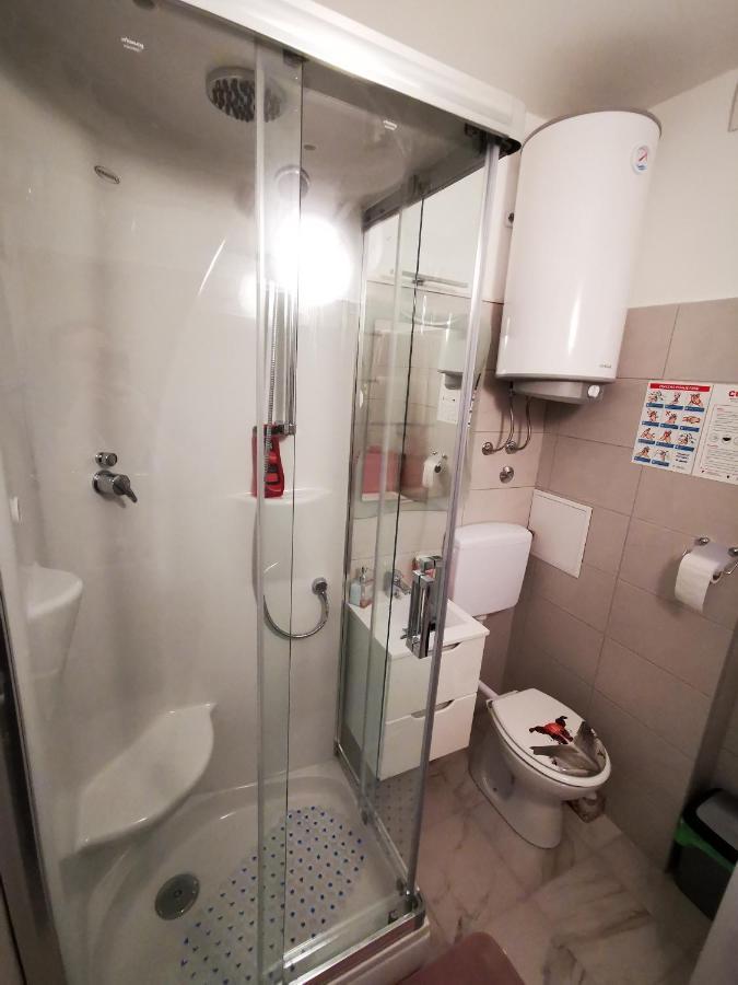 Ema Studio Apartman Karlovac Buitenkant foto