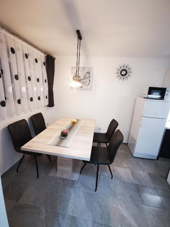 Ema Studio Apartman Karlovac Buitenkant foto