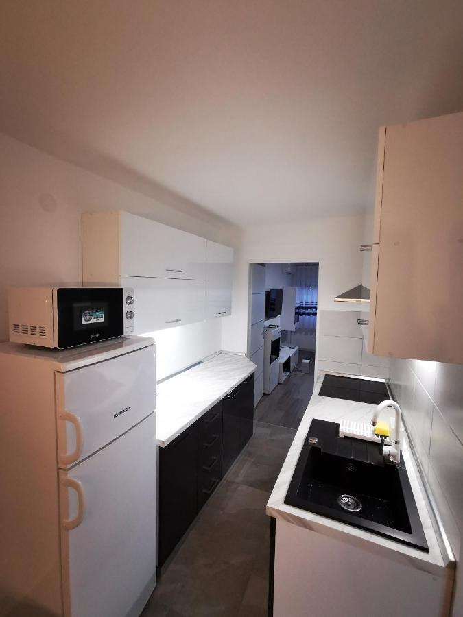 Ema Studio Apartman Karlovac Buitenkant foto