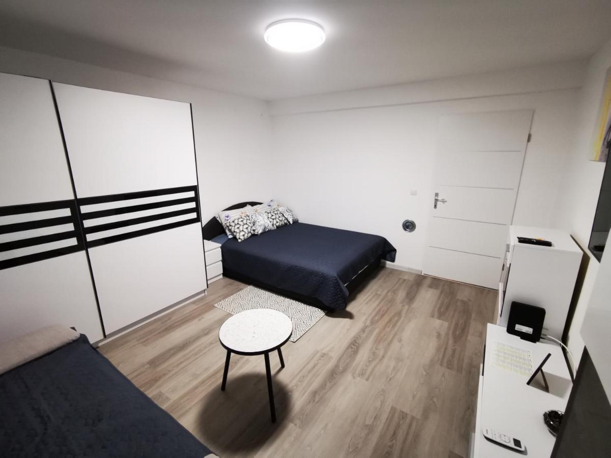 Ema Studio Apartman Karlovac Buitenkant foto