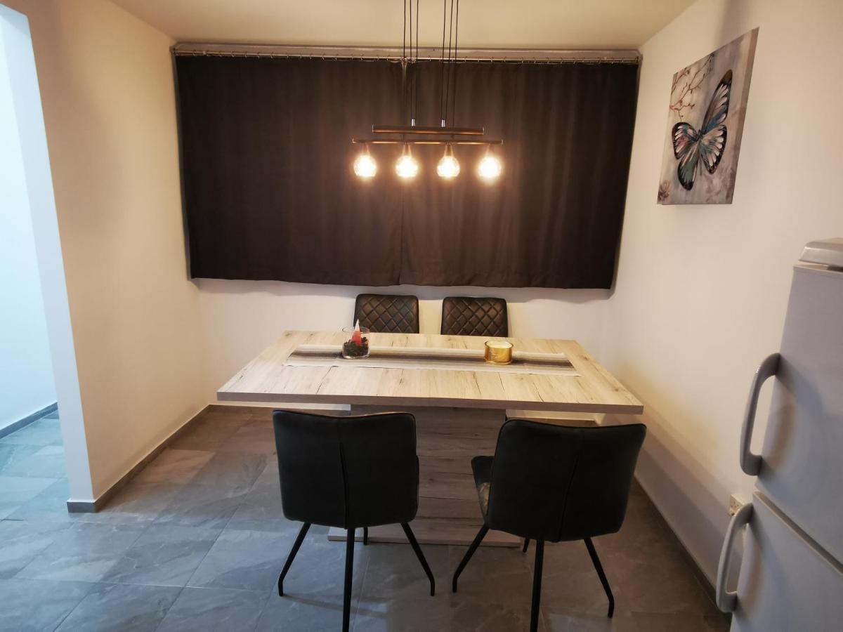 Ema Studio Apartman Karlovac Buitenkant foto